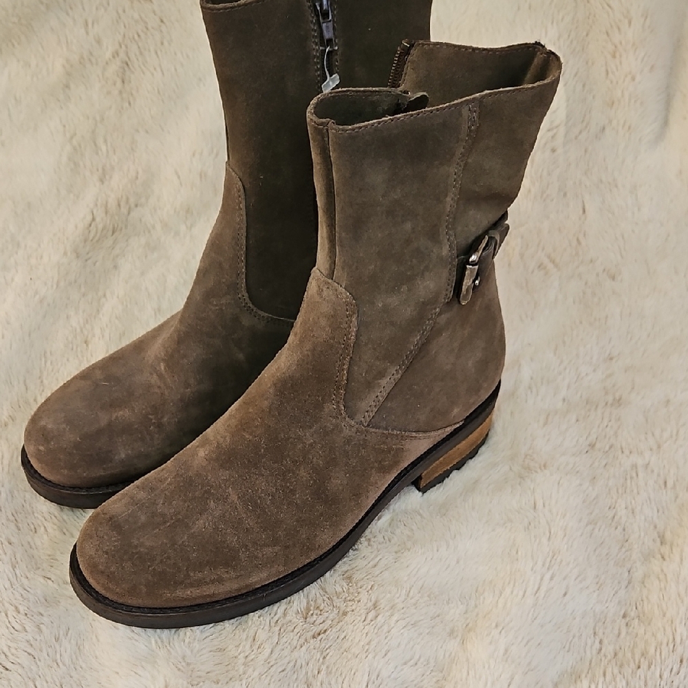 La CANADIENNE Taupe Suede Combat Boots